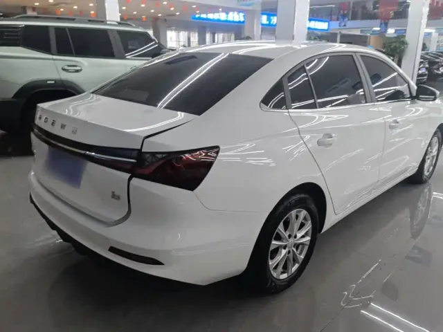 Roewe i5 — Фото автомобиля 6