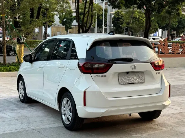 Honda Fit — Фото автомобиля 14