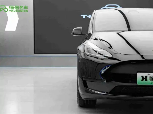Tesla Model Y — Фото автомобиля 8