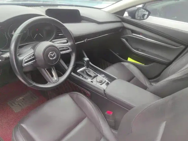 Mazda Axela — Фото автомобиля 12