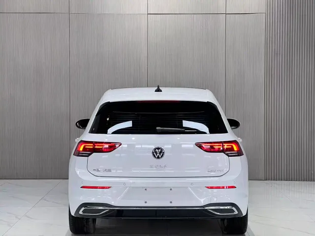 Volkswagen Golf — Фото автомобиля 10