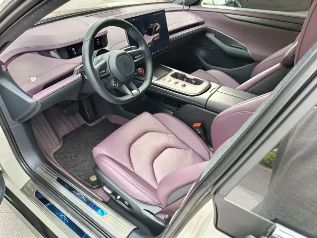 Xiaomi SU7 — Фото автомобиля 9