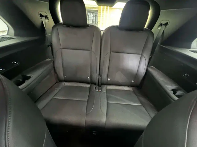 Li Auto L8 — Фото автомобиля 9