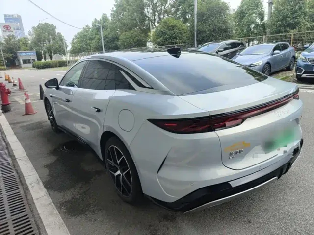 BYD Han L — Фото автомобиля 4