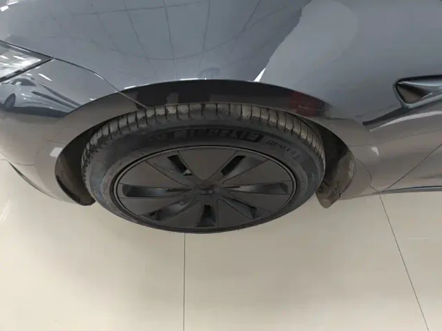 Tesla Model 3 — Фото автомобиля 22