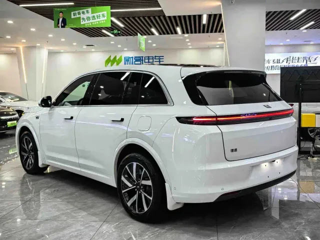 Li Auto L7 — Фото автомобиля 4