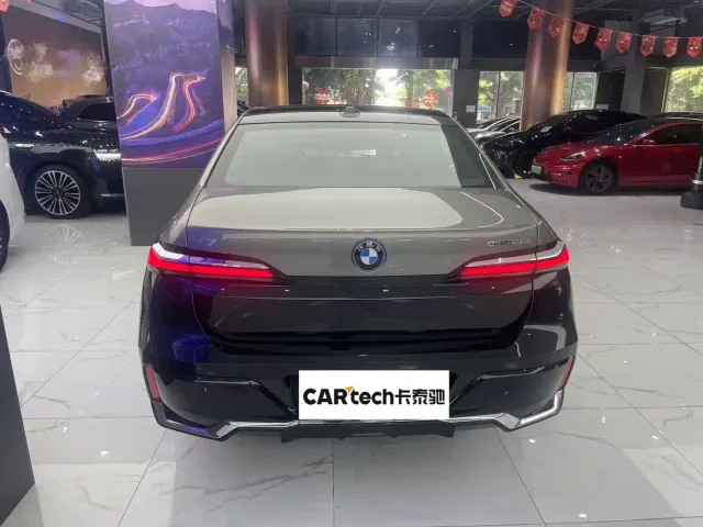 BMW i7 — Фото автомобиля 4