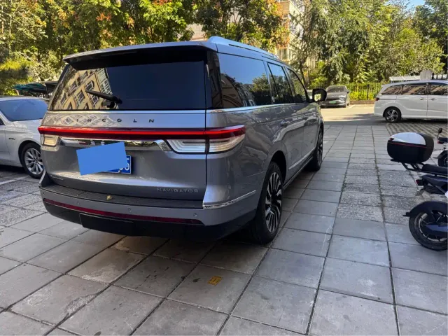 Lincoln Navigator — Фото автомобиля 11