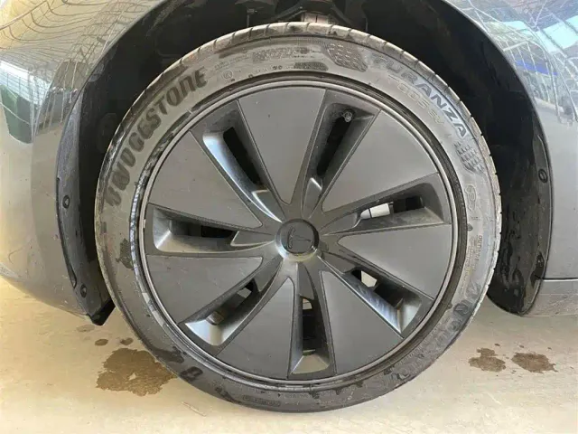 Tesla Model 3 — Фото автомобиля 8
