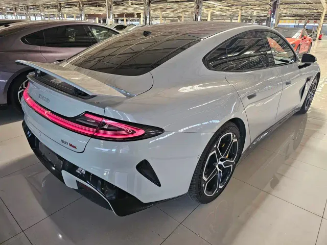 Xiaomi SU7 — Фото автомобиля 8