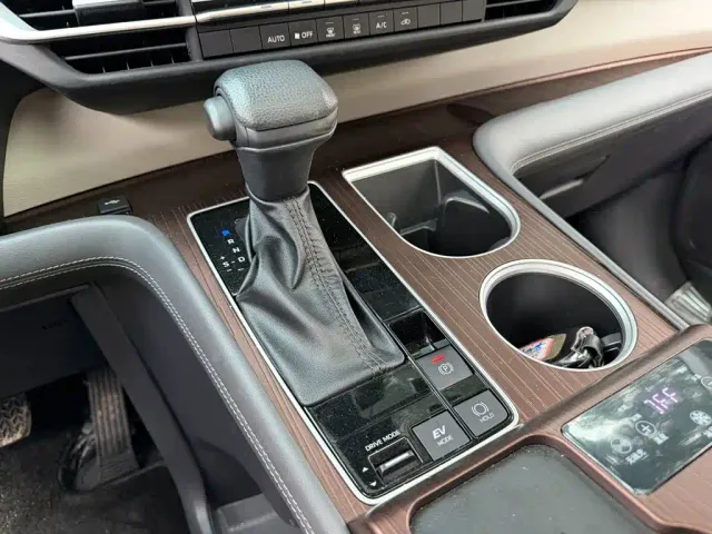 Toyota Sienna — Фото автомобиля 9