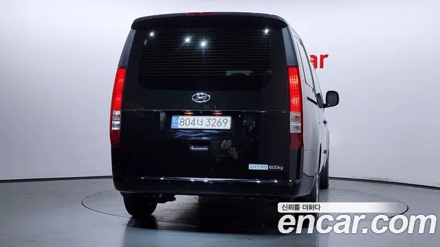 Фотография автомобиля — Hyundai Staria