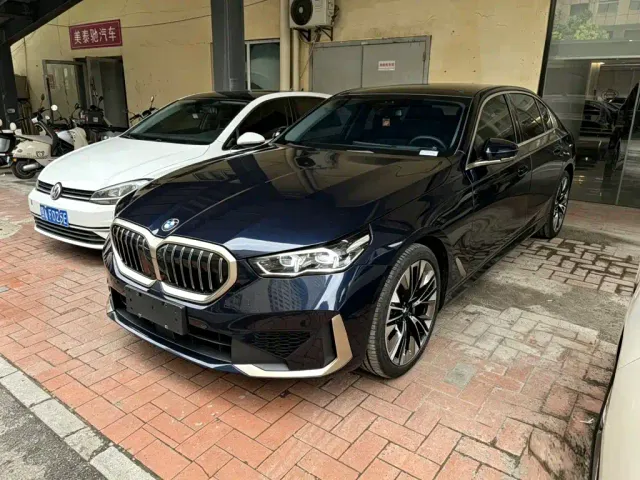 BMW 5 Series — Фото автомобиля 2
