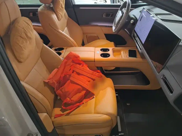 Li Auto i8 — Фото автомобиля 24