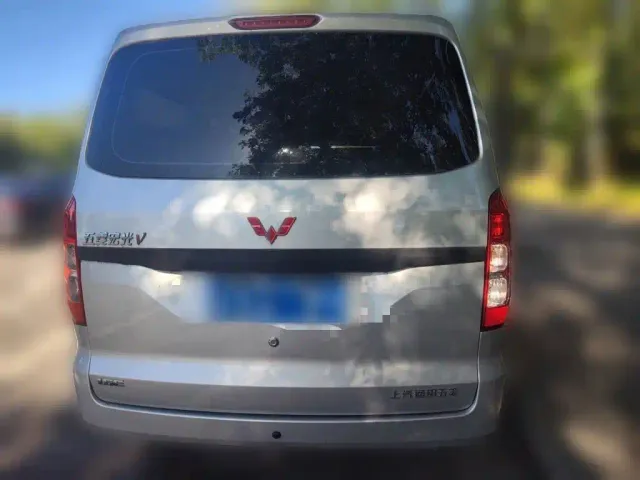 Wuling Hongguang V — Фото автомобиля 3