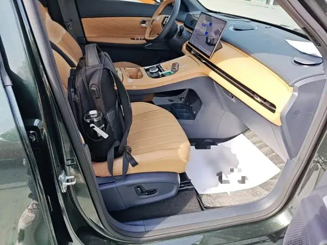 Geely Galaxy Starship 7 EM-i — Фото автомобиля 24