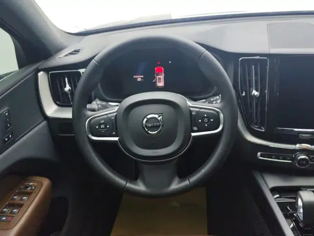 Volvo XC60 — Фото автомобиля 15