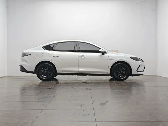 BYD Seal 05 DM-i — Фото автомобиля 11