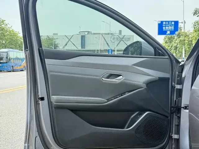 BYD Qin L — Фото автомобиля 18