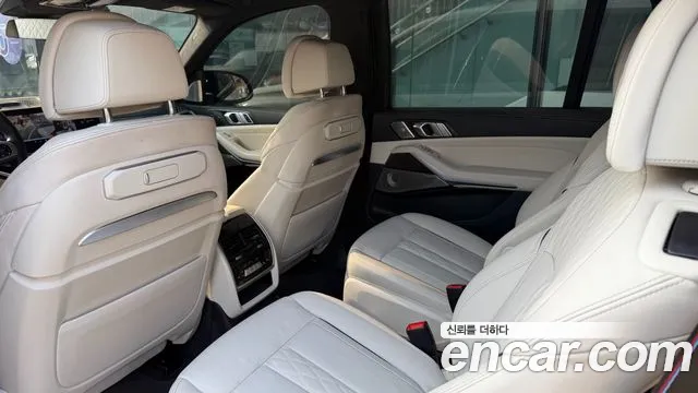 BMW X7 M60i xDrive M Sport 6 мест — Фото автомобиля 11