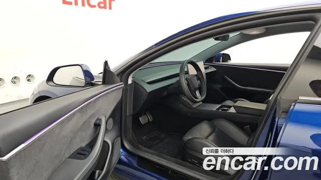 Tesla Model 3 — Фото автомобиля 10