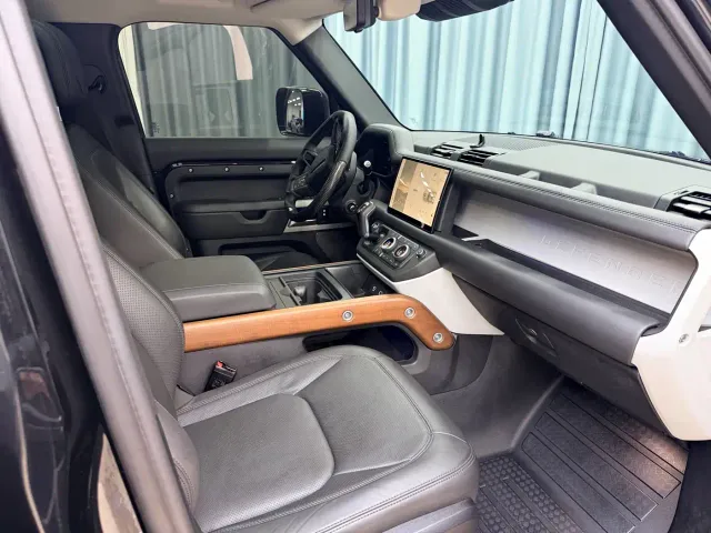 Land Rover Defender — Фото автомобиля 24