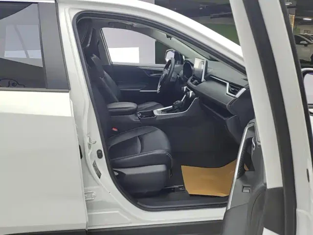Toyota RAV4 — Фото автомобиля 8
