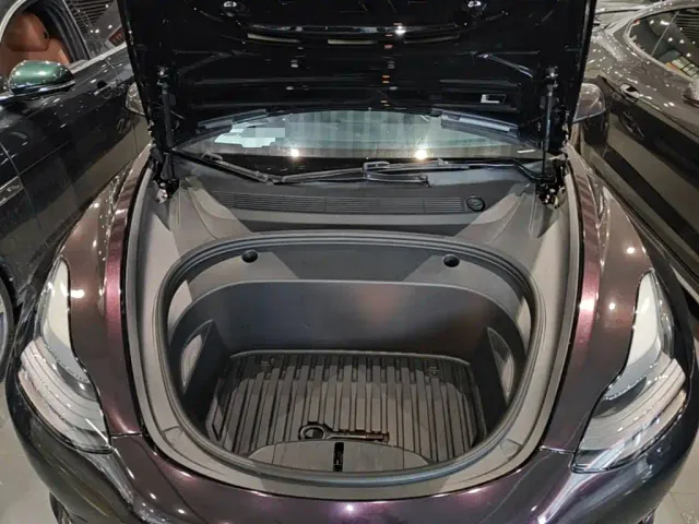 Tesla Model 3 — Фото автомобиля 19