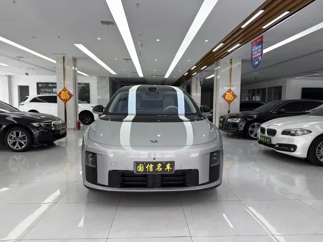 Li Auto i8 — Фото автомобиля 2