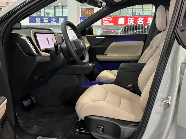 Volvo XC70 Plug-in Hybrid — Фото автомобиля 8