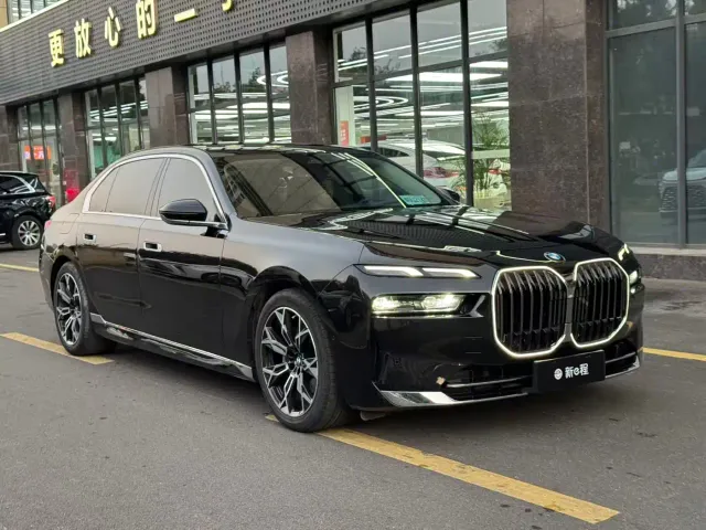 BMW 7 Series — Фото автомобиля 2
