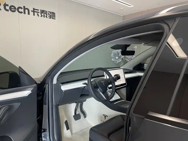 Tesla Model Y — Фото автомобиля 24
