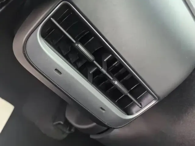 Tesla Model Y — Фото автомобиля 20