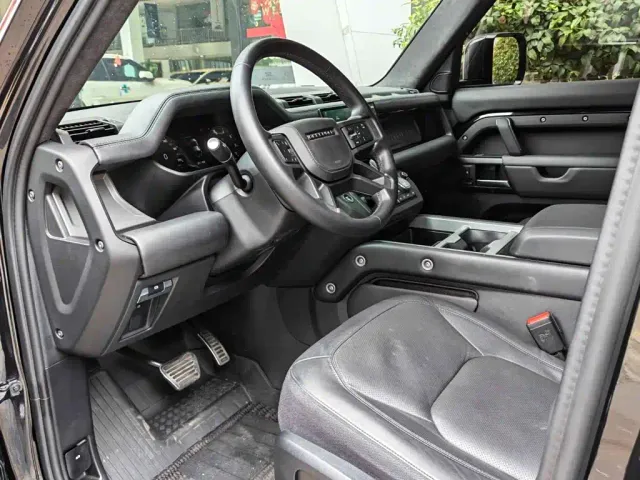 Land Rover Defender — Фото автомобиля 4