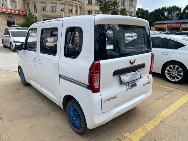 Wuling Zhiguang NEV — Фото автомобиля 4