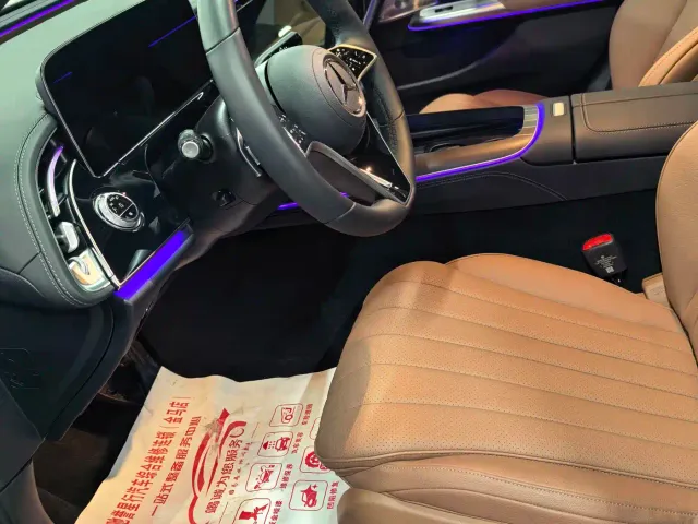 Mercedes-Benz E-Class — Фото автомобиля 4