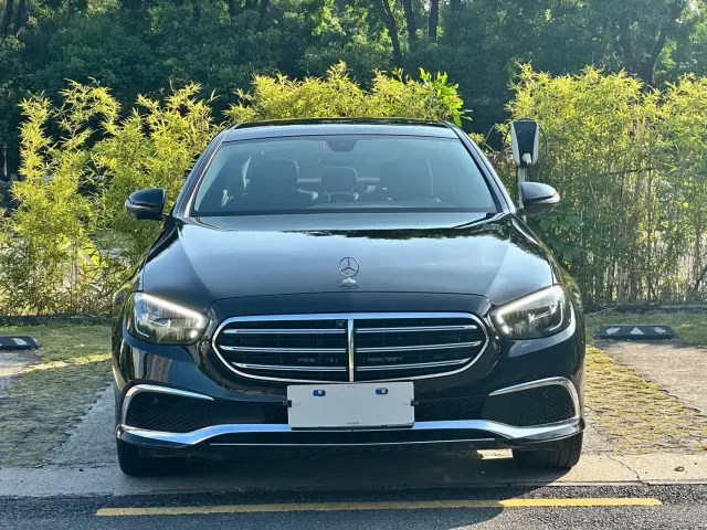 Mercedes-Benz E-Class — Фото автомобиля 2