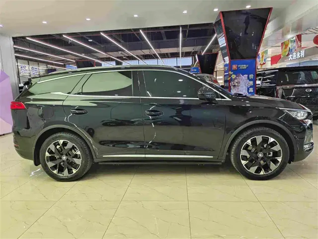 BYD Tang — Фото автомобиля 7