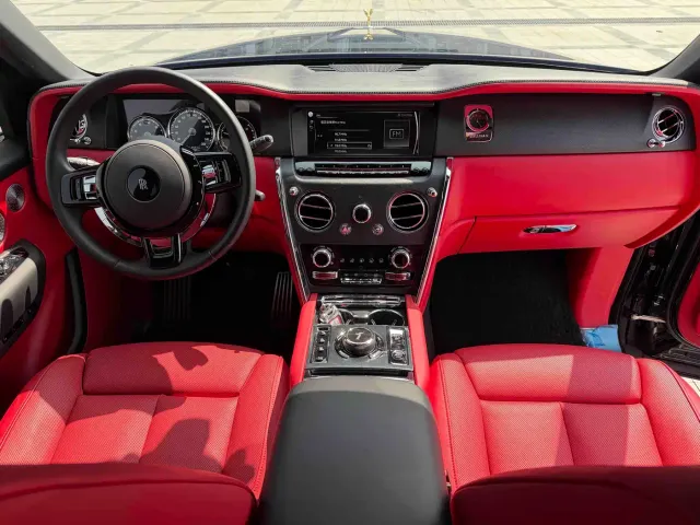 Rolls-Royce Cullinan — Фото автомобиля 10