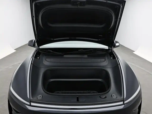 Tesla Model Y — Фото автомобиля 16