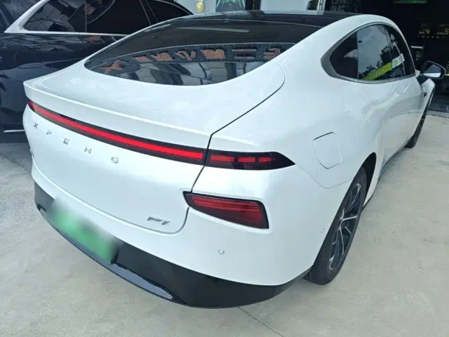 Xpeng P7 — Фото автомобиля 6