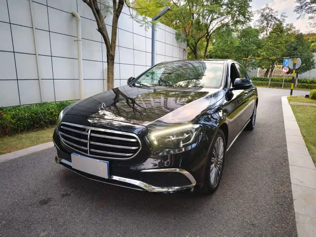 Фотография автомобиля — Mercedes-Benz E-Class