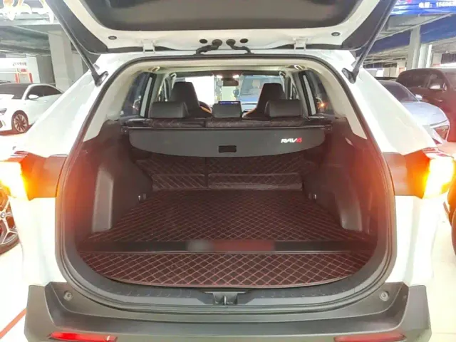 Toyota RAV4 — Фото автомобиля 18