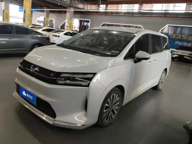 Фотография автомобиля — Wuling Starlight 730