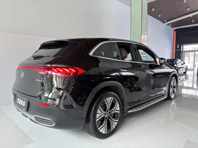 Mercedes-Benz EQE SUV — Фото автомобиля 15