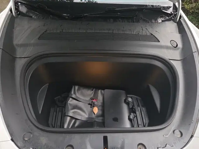 Tesla Model Y — Фото автомобиля 10