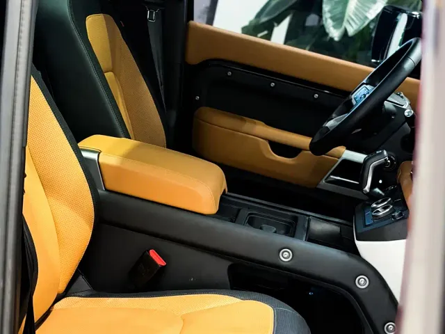 Land Rover Defender — Фото автомобиля 19