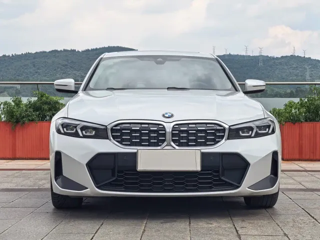BMW 3 Series — Фото автомобиля 2