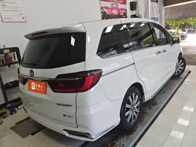 Honda Odyssey — Фото автомобиля 2