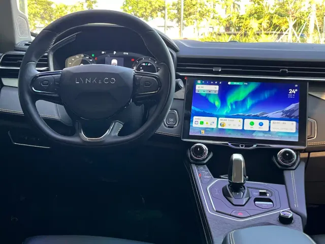 Lynk & Co 01 — Фото автомобиля 11